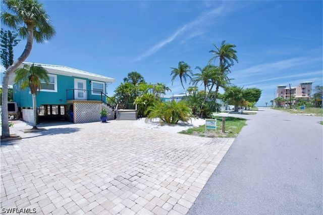 210 Dakota AVE, Fort Myers Beach, FL 33931