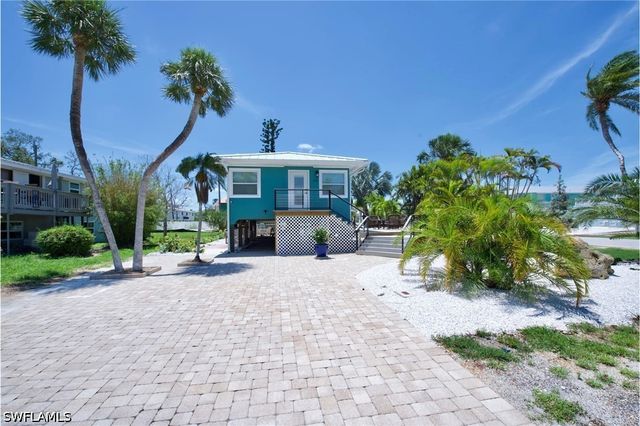 210 Dakota AVE, Fort Myers Beach, FL 33931