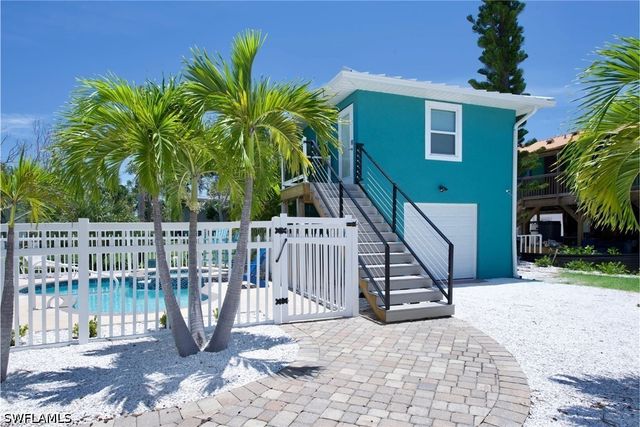 210 Dakota AVE, Fort Myers Beach, FL 33931