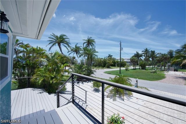 210 Dakota AVE, Fort Myers Beach, FL 33931