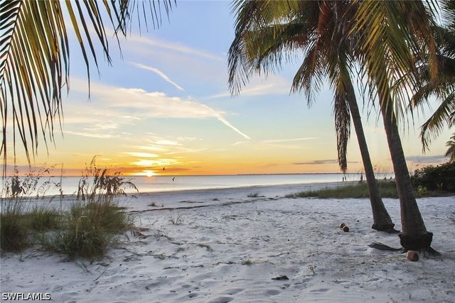 210 Dakota AVE, Fort Myers Beach, FL 33931