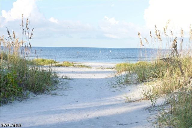 210 Dakota AVE, Fort Myers Beach, FL 33931