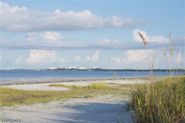 210 Dakota AVE, Fort Myers Beach, FL 33931
