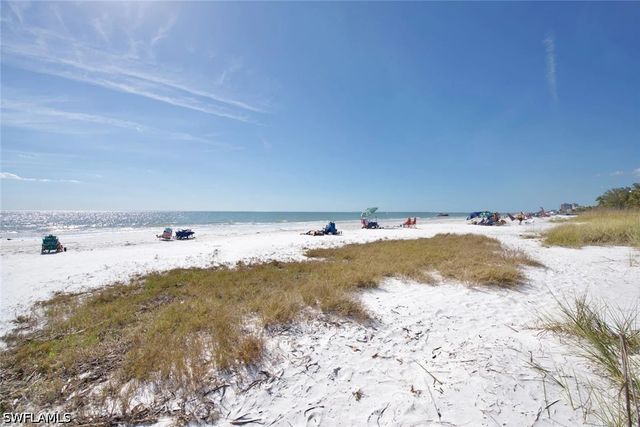 210 Dakota AVE, Fort Myers Beach, FL 33931