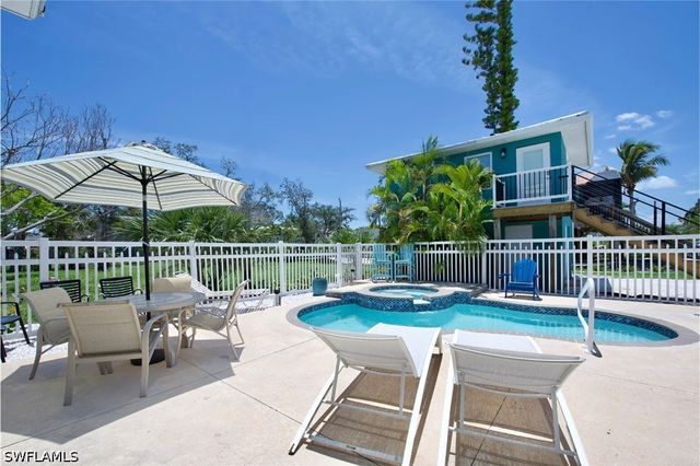 210 Dakota AVE, Fort Myers Beach, FL 33931