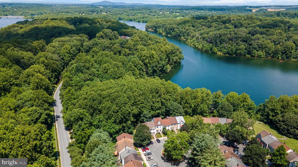 39 LAKE PARK CT #962, Germantown, MD 20874