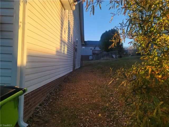 596 Colleen Drive, Thomasville, NC 27360