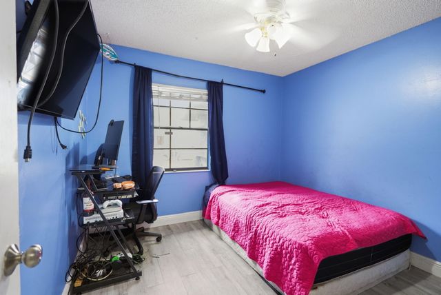 1301 SW 75th Avenue, North Lauderdale, FL 33068