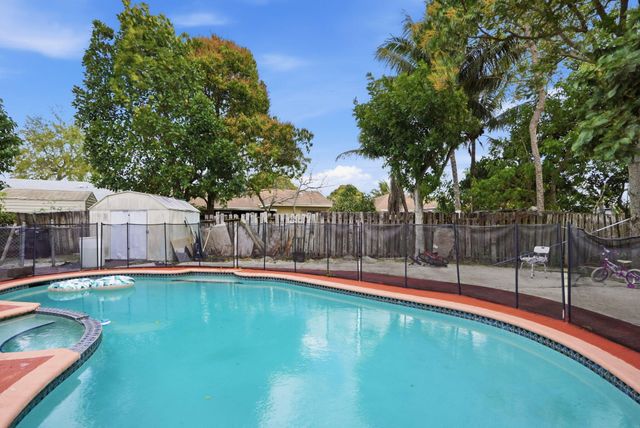 1301 SW 75th Avenue, North Lauderdale, FL 33068