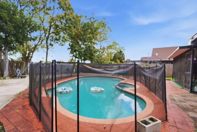 1301 SW 75th Avenue, North Lauderdale, FL 33068