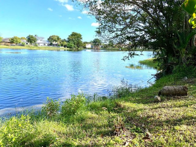 1301 SW 75th Avenue, North Lauderdale, FL 33068