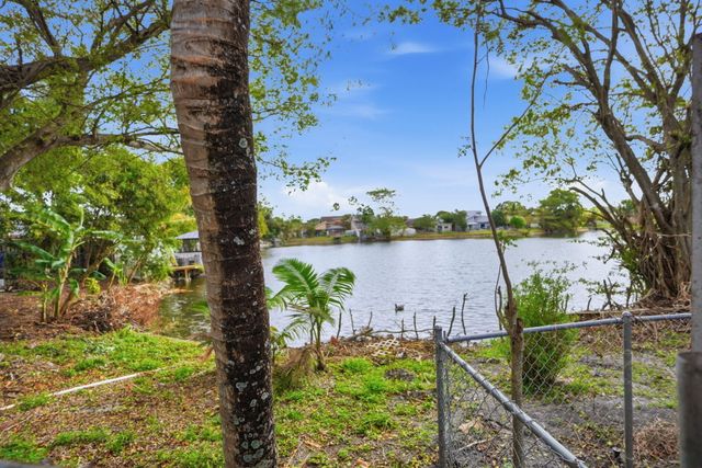 1301 SW 75th Avenue, North Lauderdale, FL 33068