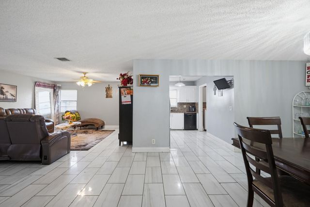 1301 SW 75th Avenue, North Lauderdale, FL 33068