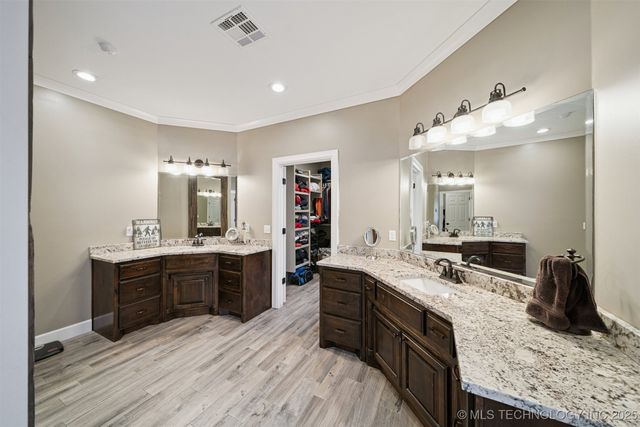 2720 E 22nd Street, Tulsa, OK 74114