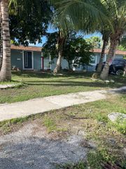 6901 NW 80th St, Tamarac, FL 33321