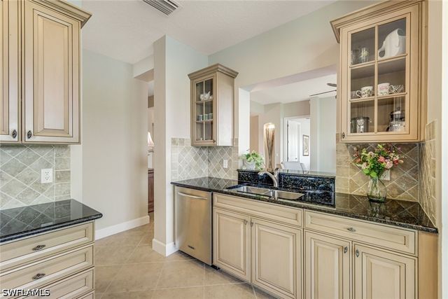 9217 Quartz LN 102, Naples, FL 34120