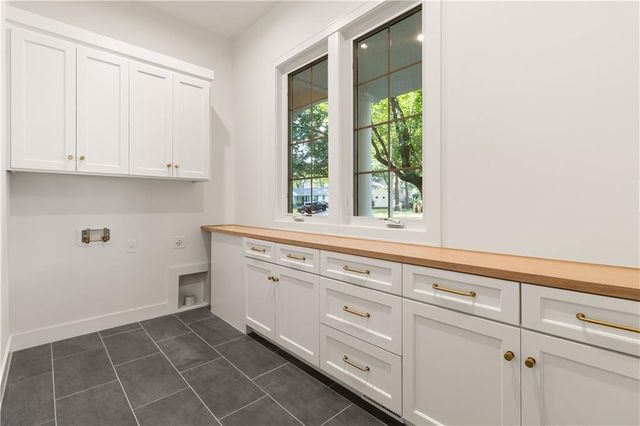 18568 W 180th Court, Olathe, KS 66062