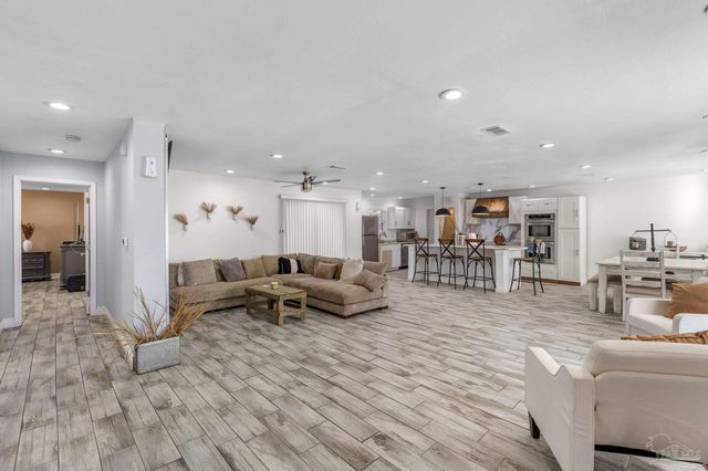 1308 E Hatton St, Pensacola, FL 32503