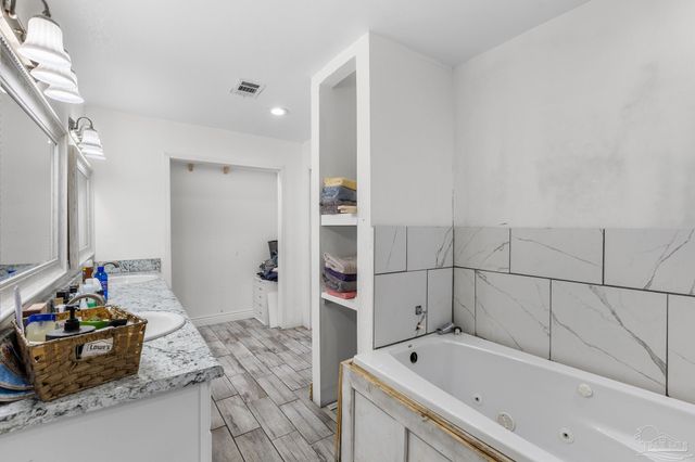 1308 E Hatton St, Pensacola, FL 32503