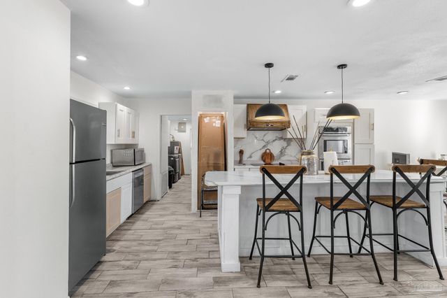 1308 E Hatton St, Pensacola, FL 32503