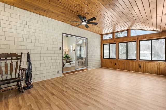 46 Eugene St, Leominster, MA 01453