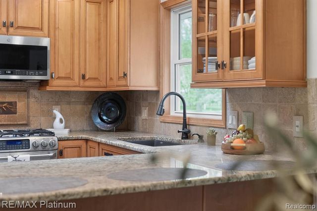 139 Edgemont Drive, Howell, MI 48855