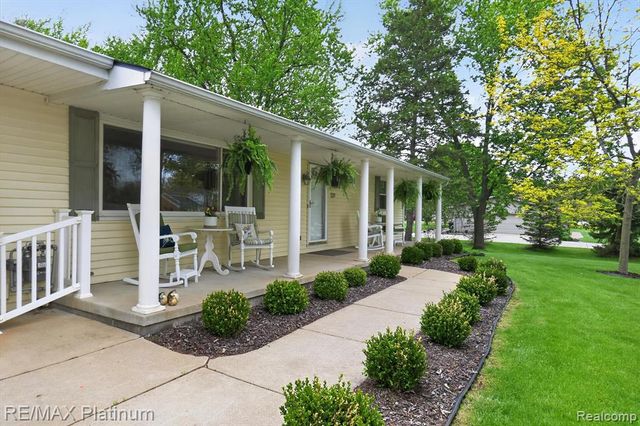 139 Edgemont Drive, Howell, MI 48855
