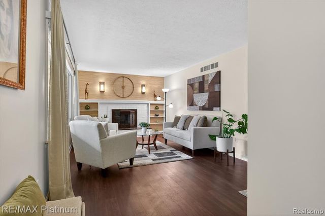 139 Edgemont Drive, Howell, MI 48855