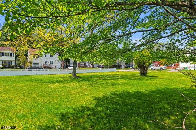 11 Tobyhanna Trl, Hopatcong Boro, NJ 07843