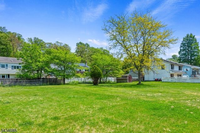 11 Tobyhanna Trl, Hopatcong Boro, NJ 07843