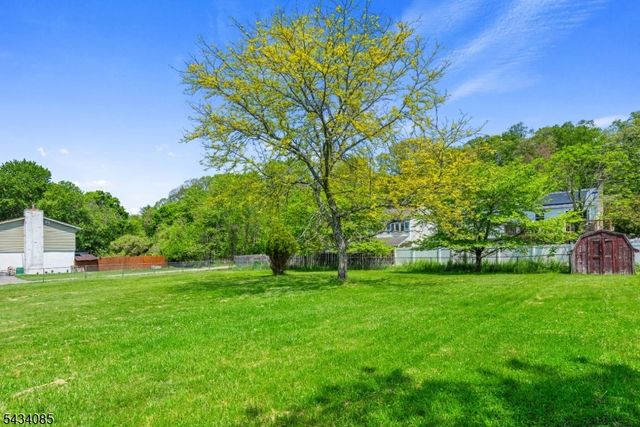 11 Tobyhanna Trl, Hopatcong Boro, NJ 07843