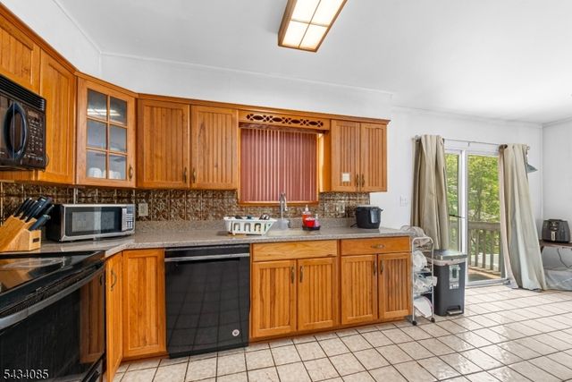 11 Tobyhanna Trl, Hopatcong Boro, NJ 07843