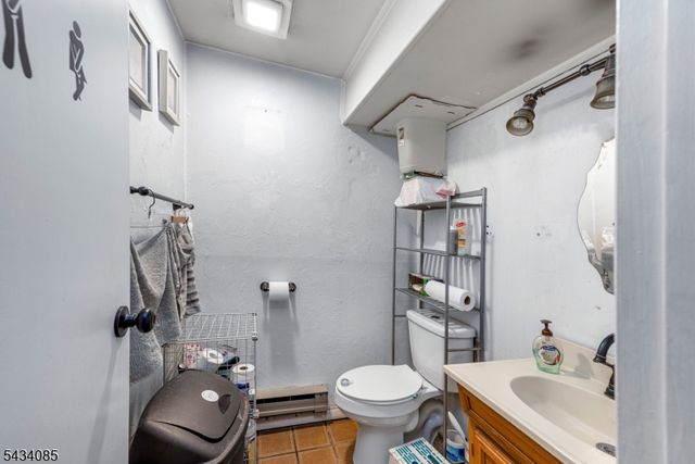 11 Tobyhanna Trl, Hopatcong Boro, NJ 07843