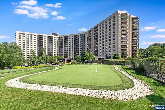 2 Claridge Drive 1NE, Verona, NJ 07044