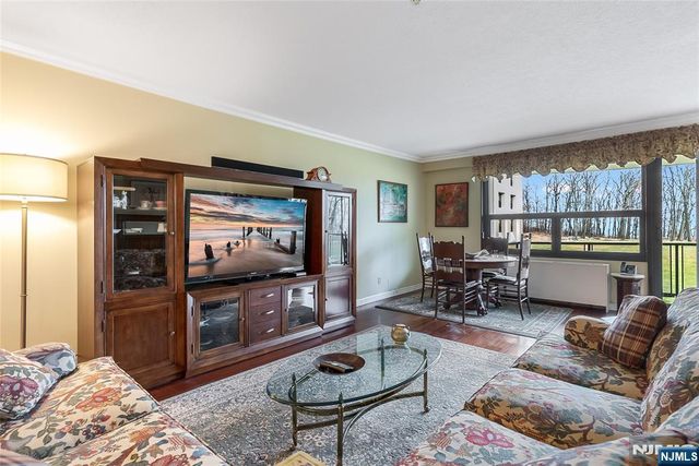 2 Claridge Drive 1NE, Verona, NJ 07044