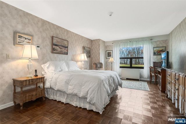 2 Claridge Drive 1NE, Verona, NJ 07044