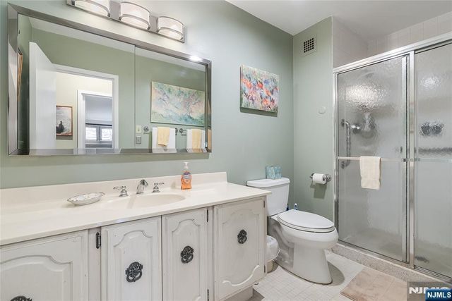 2 Claridge Drive 1NE, Verona, NJ 07044
