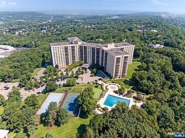 2 Claridge Drive 1NE, Verona, NJ 07044