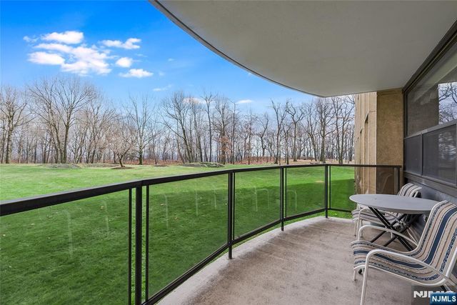 2 Claridge Drive 1NE, Verona, NJ 07044