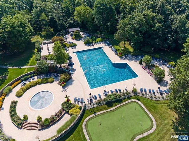 2 Claridge Drive 1NE, Verona, NJ 07044
