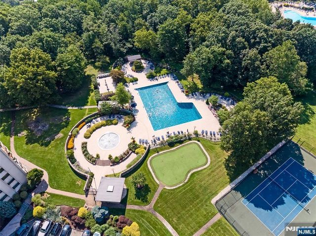 2 Claridge Drive 1NE, Verona, NJ 07044