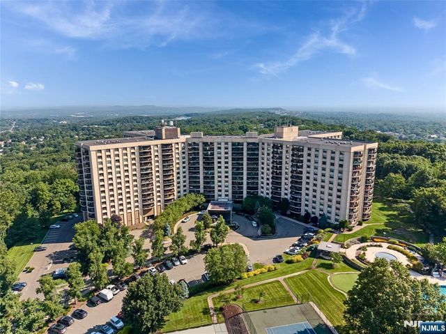 2 Claridge Drive 1NE, Verona, NJ 07044