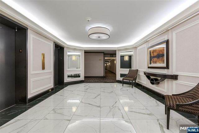 2 Claridge Drive 1NE, Verona, NJ 07044