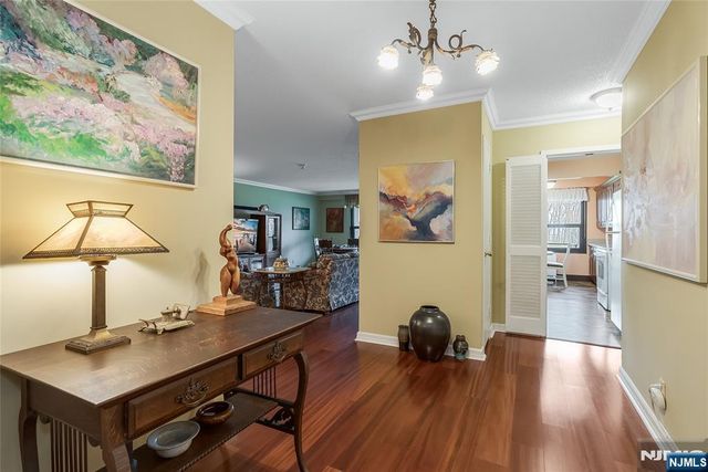 2 Claridge Drive 1NE, Verona, NJ 07044