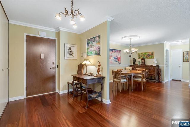 2 Claridge Drive 1NE, Verona, NJ 07044