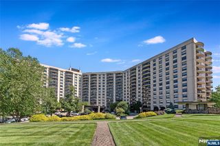 2 Claridge Drive 1NE, Verona, NJ 07044