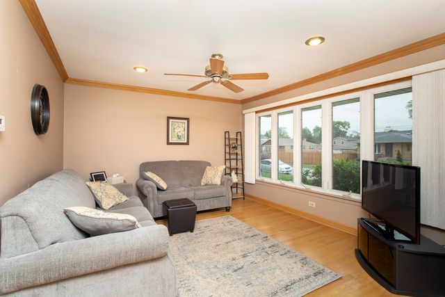 5148 S Newland Avenue, Chicago, IL 60638