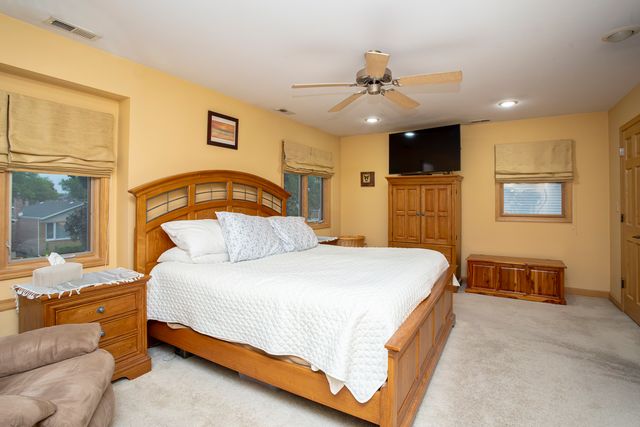 5148 S Newland Avenue, Chicago, IL 60638