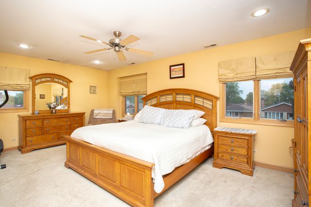 5148 S Newland Avenue, Chicago, IL 60638