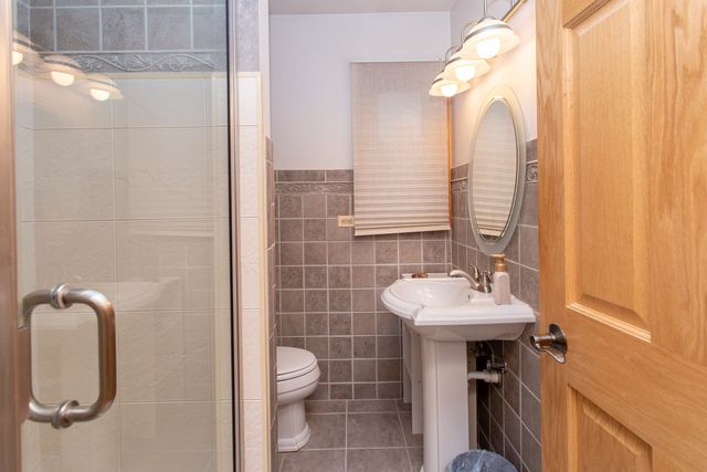 5148 S Newland Avenue, Chicago, IL 60638